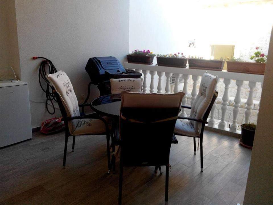 Apartmani Linda 沃迪切 外观 照片